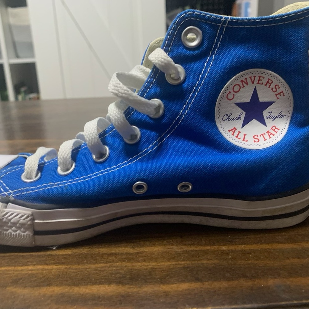 Women’s size 7, men’s size 5 converse All Star High Top sneakers. Chuck Taylor